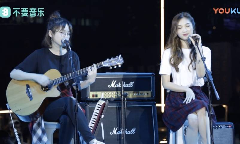 深大美女组合吉他弹唱《All About That Bass》，清新美好